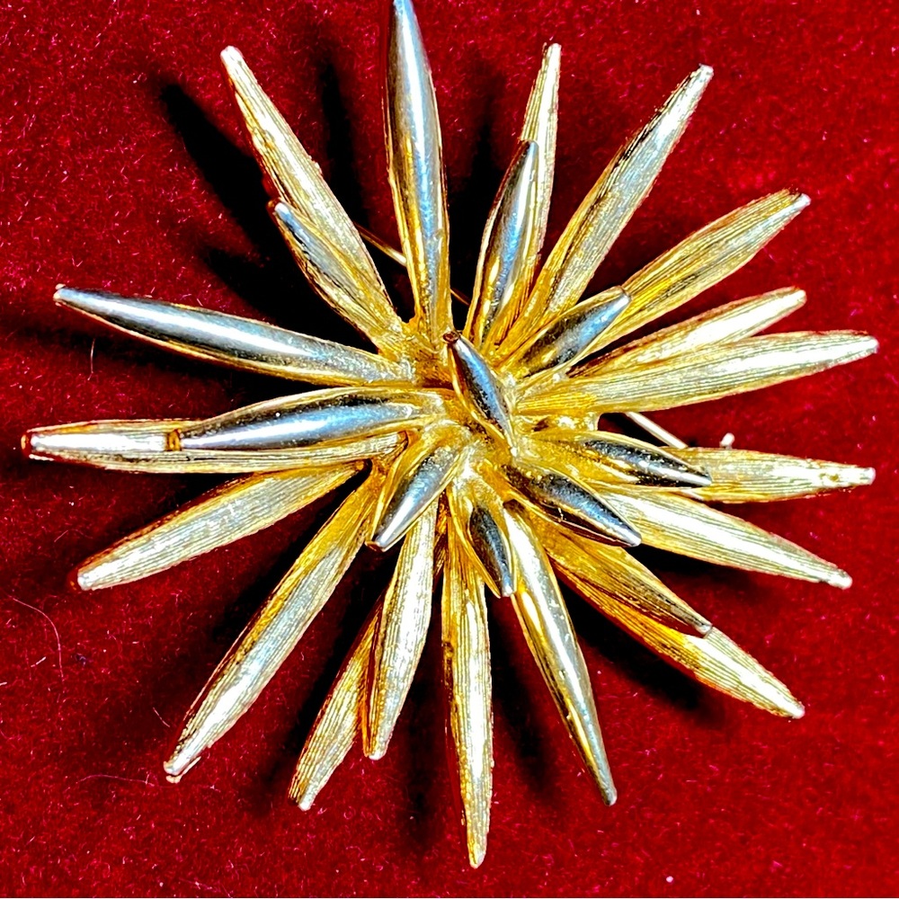 🍇 Marcel Boucher Vintage Gold Tone Starburst Costume Pin Brooch 🍇
